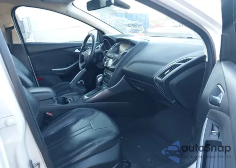 2012 Ford Focus Titanium z USA, uszkodzony, nr VIN 1FAHP3J20CL428059